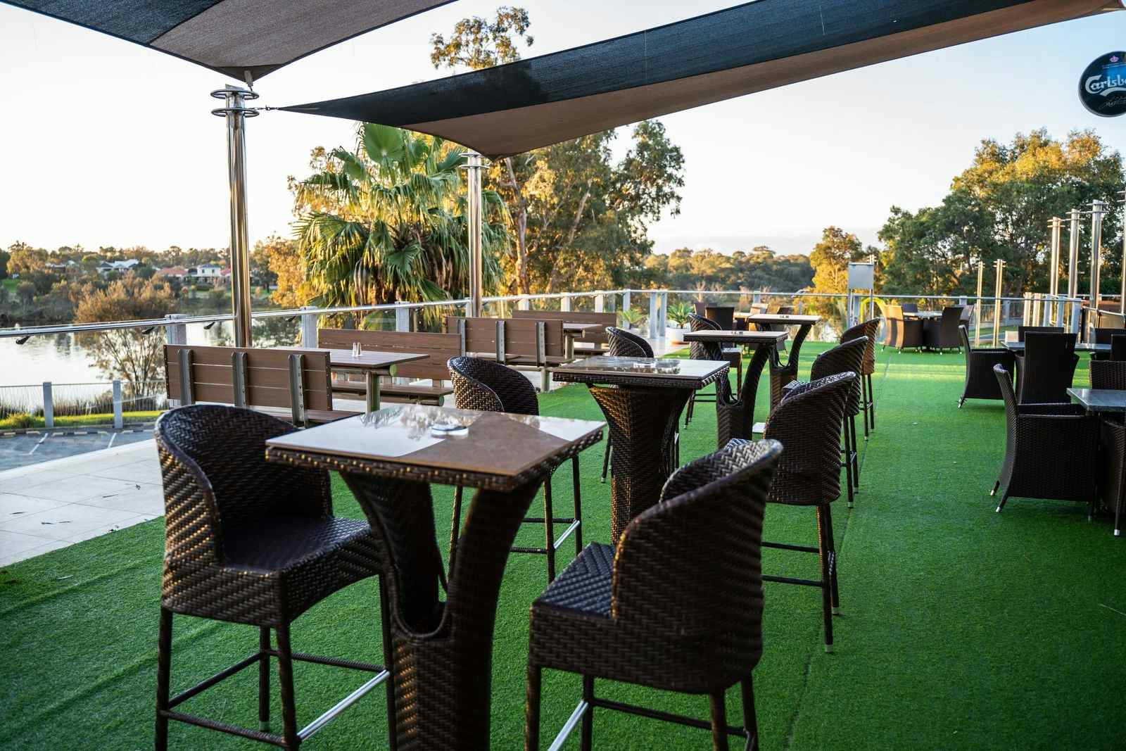 River-deck Restaurant and Terrace, Swan River Hotel